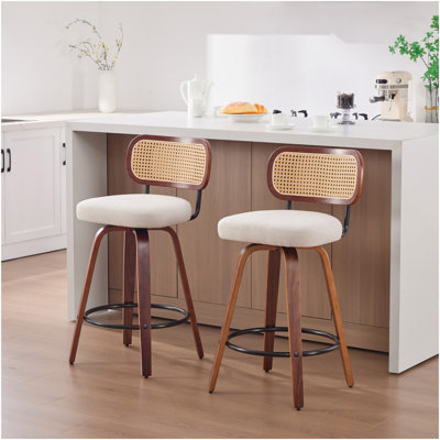 Ensemble de 2 tabourets de bar à hauteur de comptoir de 26 pouces - noir noyer, dossier en rotin de canne, siège rembourré en lin beige, conception pivotante pour îlot de cuisine / bar / comptoir, SW1766BG