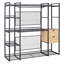 Garde-robe de style ouvert avec rails suspendus, tablettes et tiroirs-106498480