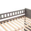 Lit superposé double au dessus d'un lit double avec lit gigogne simple, structure en bois de pin et garde-corps de sécurité pour personnes-715319413