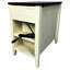 Table d'appoint Style avec charge. Spacieux pour la décoration de la table de chevet de la salle de séjour. Chambre fonctionnelle et moderne