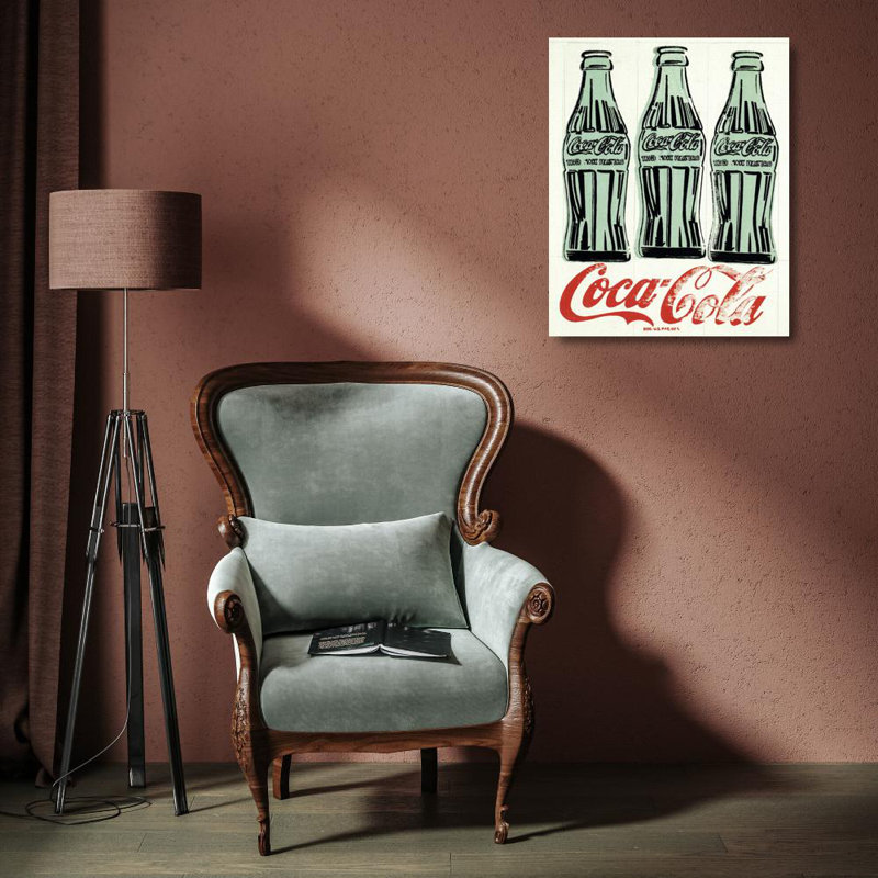 Trois bouteilles de coca, H 18 po x l 15 po