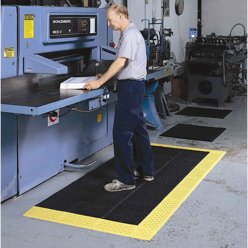 Tapis utilitaire Cushion-Lok, Rectangle 2 pi 6 po x 6 pi, Noir / Jaune