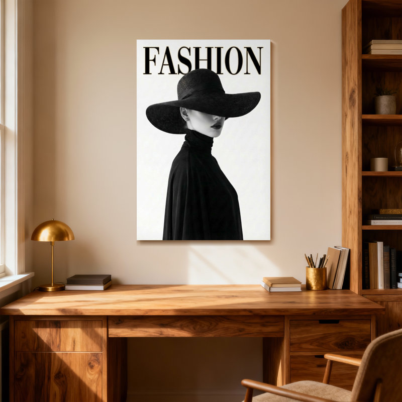 Mannequin en chapeau noir et cape, H 36 po x l 24 po