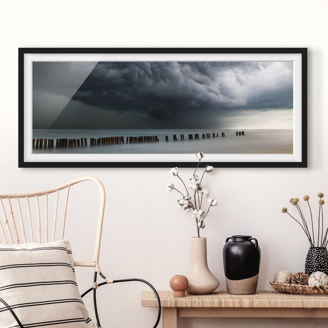 Bild mit Rahmen - Sturmwolken über der Ostsee - Panorama-Landschaft - B