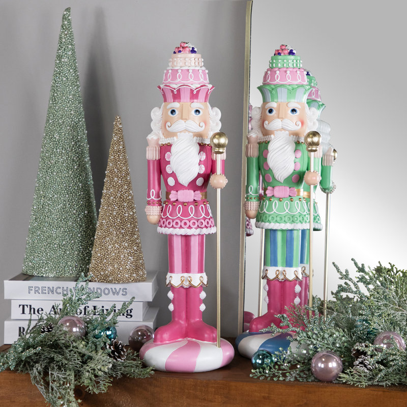 Figurine de Noël pastel bonbon casse-noisette, H 21,5 po x l 6,5 po x P 6,5 po, Rose