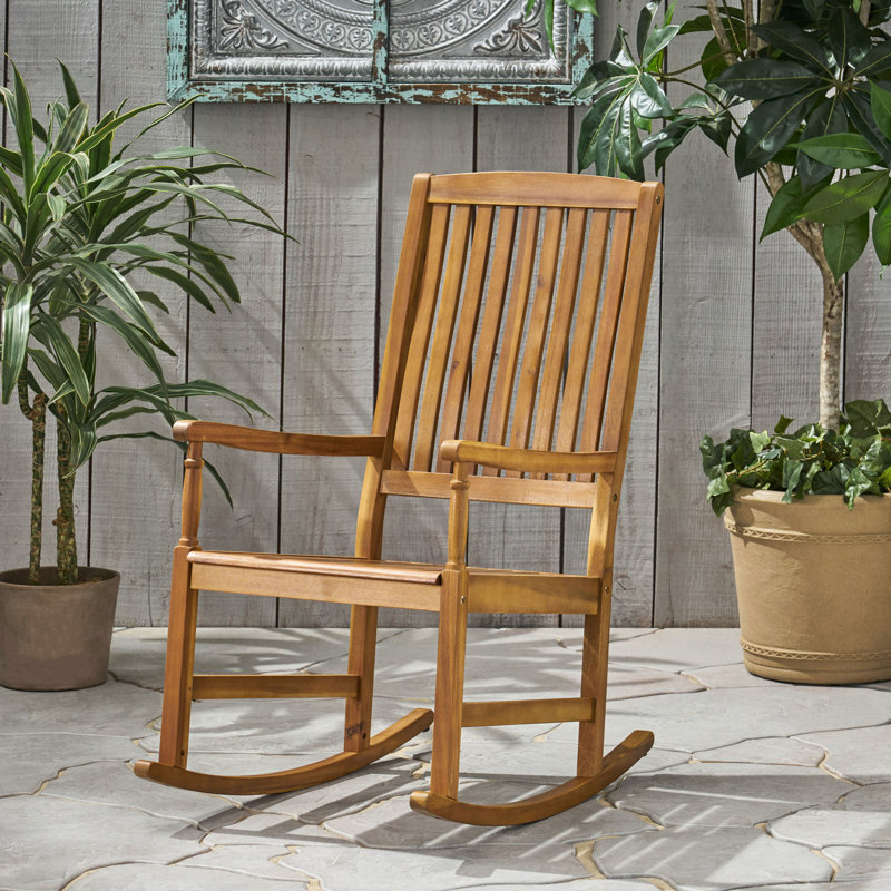 Chaise berçante avec de longs fauteuils à bascule pour une détente en bois et une expérience apaisante