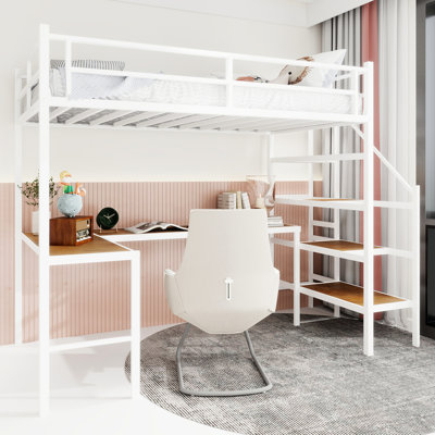 Lit mezzanine simple en fer de couleur blanche, bureau en L, tablettes intégrées, construction pour chambre blanche, conception compacte