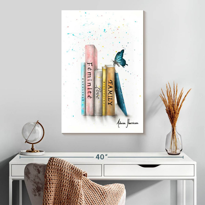 Livres Kerner de son voyage, H 30 po x l 20 po