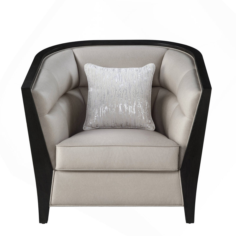 Chaise en tissu beige avec coussin
