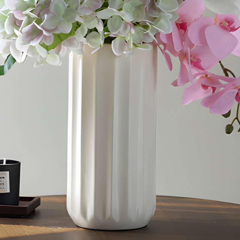 Ornements de fleurs simulées