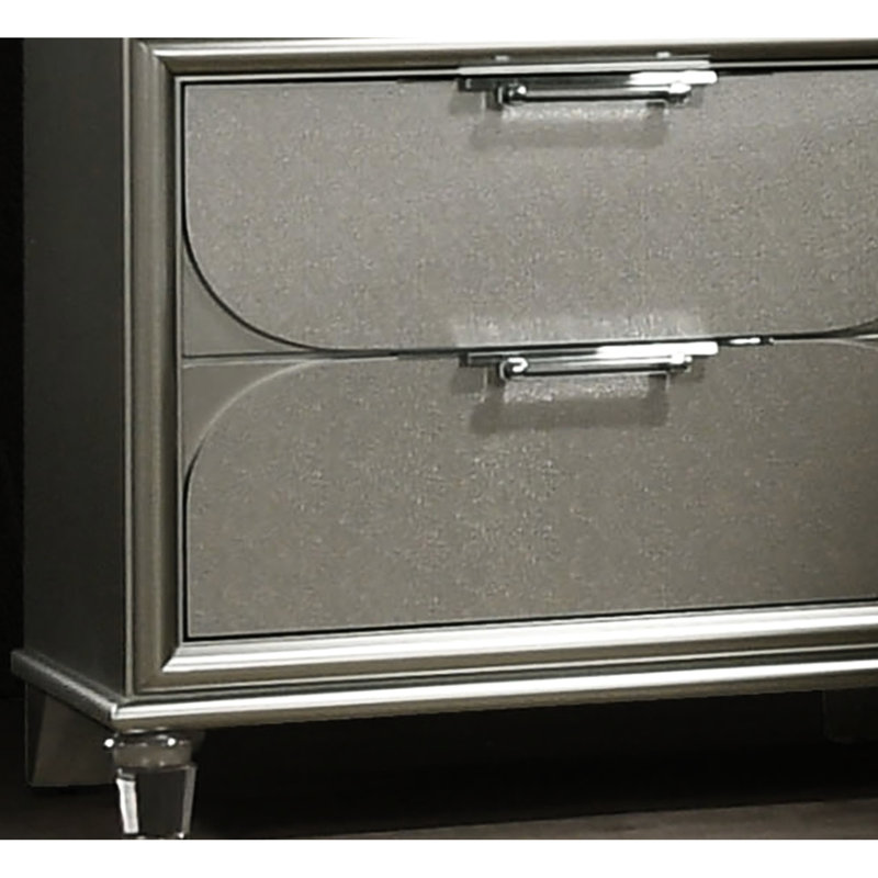 Armoire de chevet argentée avec dessus doublé de feutre, poignées en acrylique et glissière latérale en métal contemporaine, 2 tiroirs, table de chevet, couleur, panneaux, pieds arrières