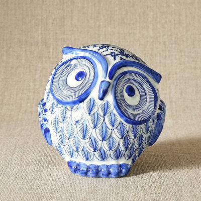 Figurines et sculptures d'animaux en céramique avec détails complexes peints à la main
