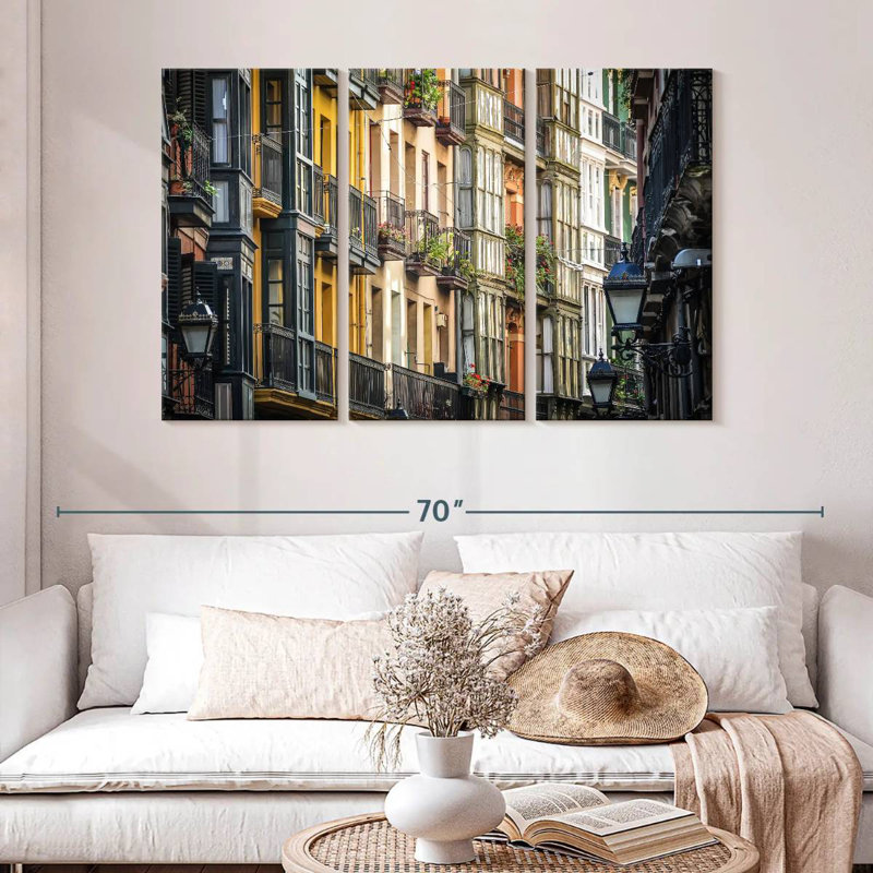 Lilie Casco Viejo Balconies, 32" H x 50" W