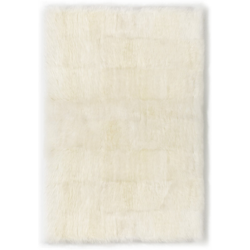 Ivory Elegance 4' x 6' Handmade Cotton Sheepskin Area Rug