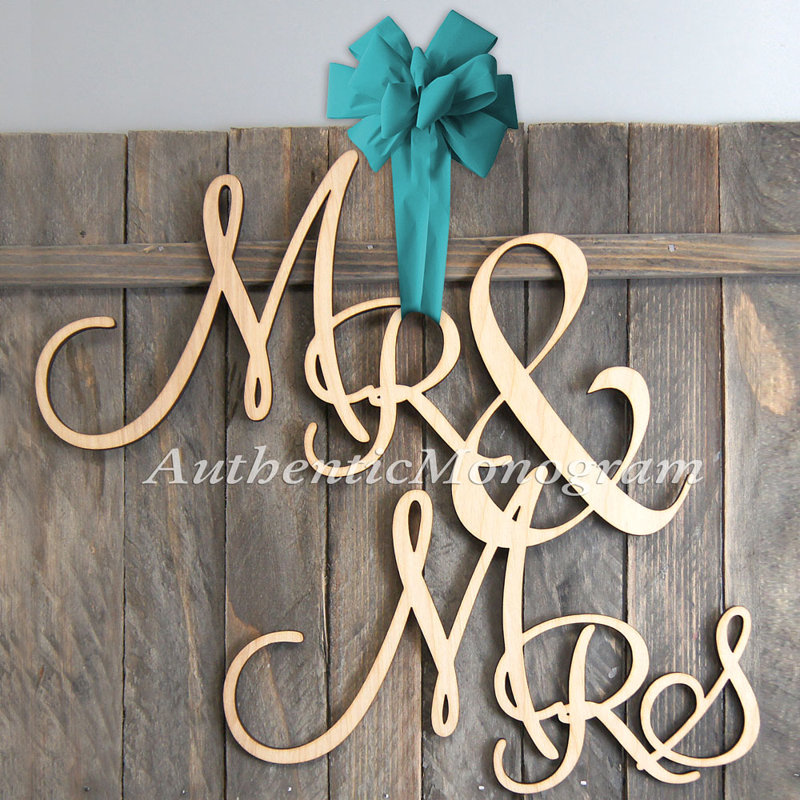 Décoration murale en bois M. et Mme, H 18 po x l 24 po