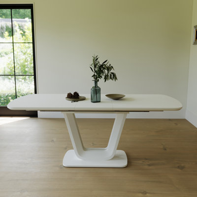 Table de salle à manger moderne extensible en bois aggloméré avec pieds en forme de U, durable et élégante