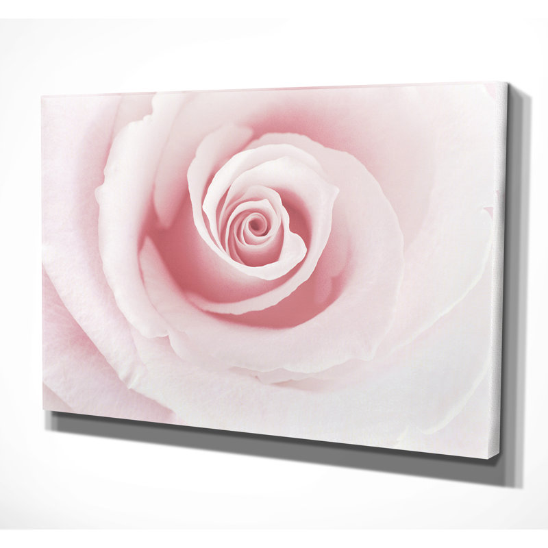 «Rose Embrace», reproduction sur toile, H 18 po x l 27 po x P 1,5 po