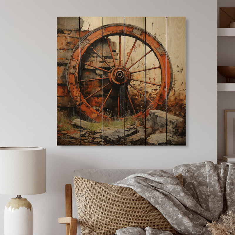Vieille roue de chariot orange sur fond en bois Jadvyga II, H 25 po x l 25 po x P 0,78 po
