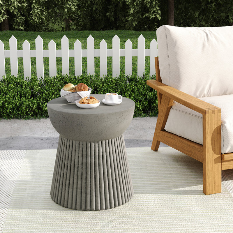 Table d'appoint d'extérieur en béton léger