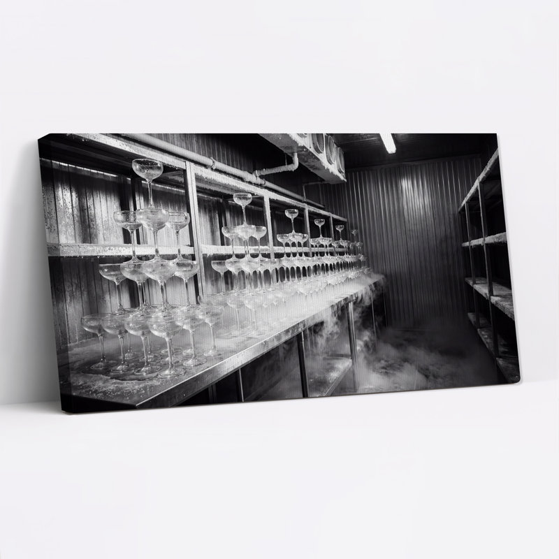 «Black and White Champagne Glasses in Frosty Freezer», art mural sur toile, L 58 po x H 28 po