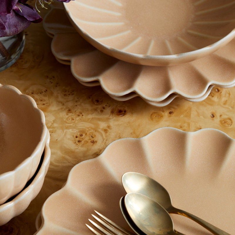 Dhalia Stoneware Dinner Plate, Yellow