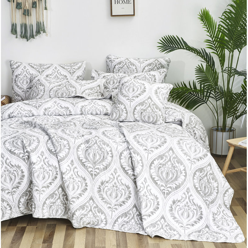 Moon Sky Traditional Polyester Damask Quilt, King