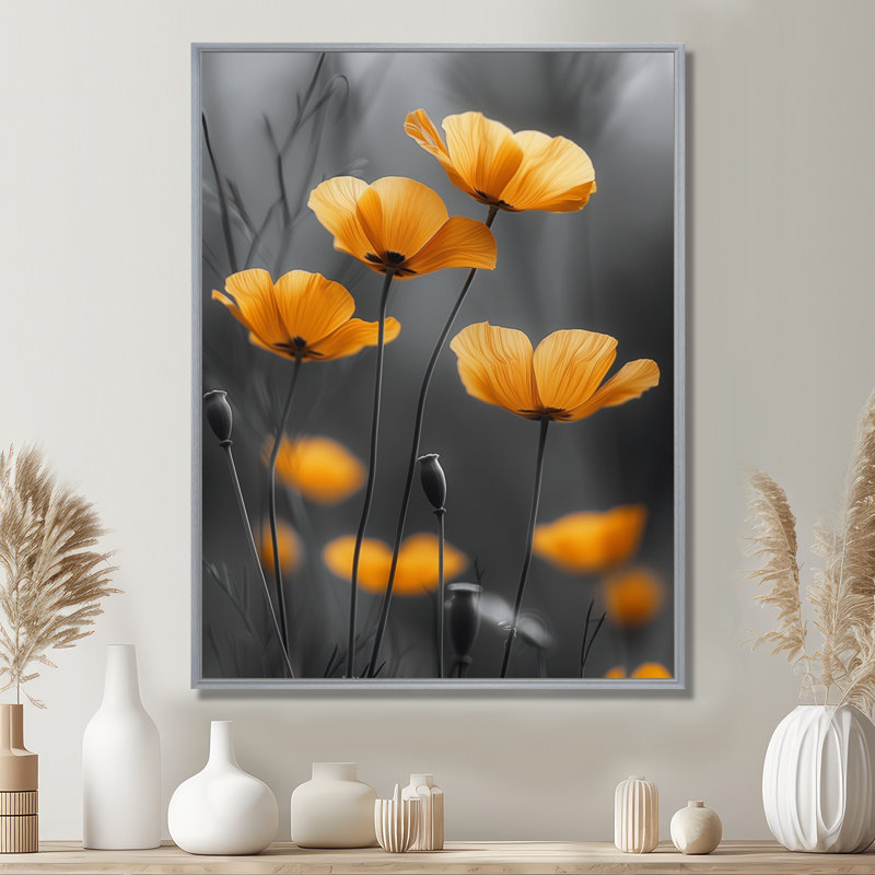 «Yellow Poppies», reproduction d'art murale jaune et gris, Toile argentée avec cadre flottant, H 20 po x l 12 po x P 1 po