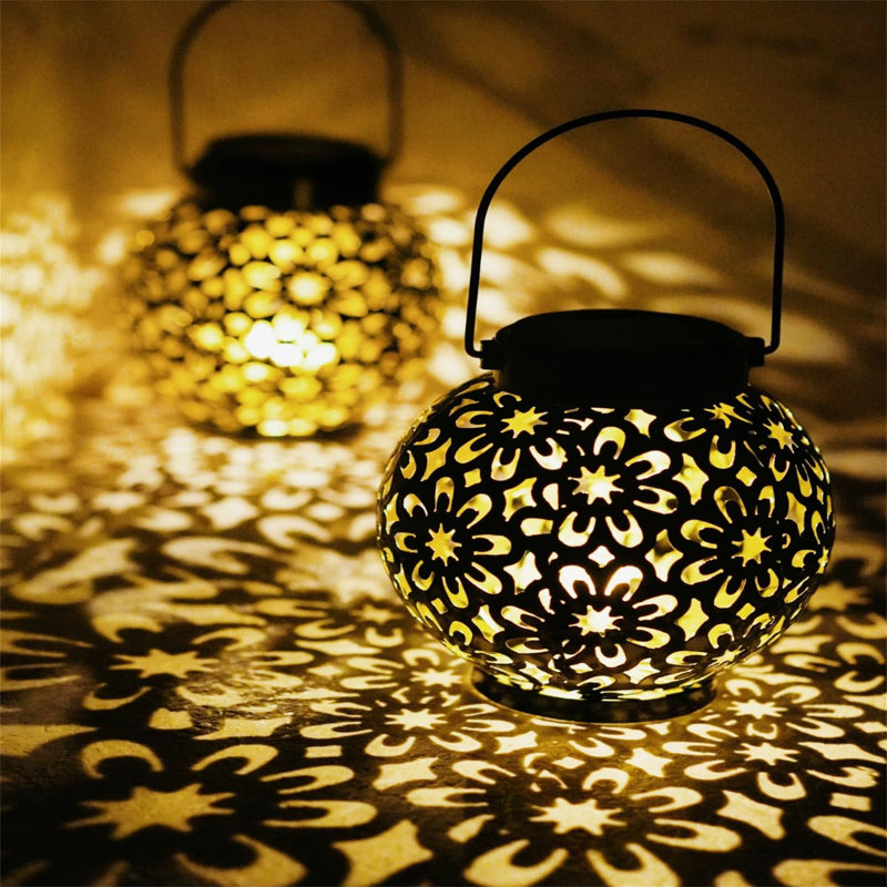 Aalderk Solar Powered Outdoor Lantern