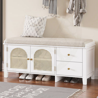 Banc à chaussures en rotin indémodable avec coussin et poignées plaquées or Timeless