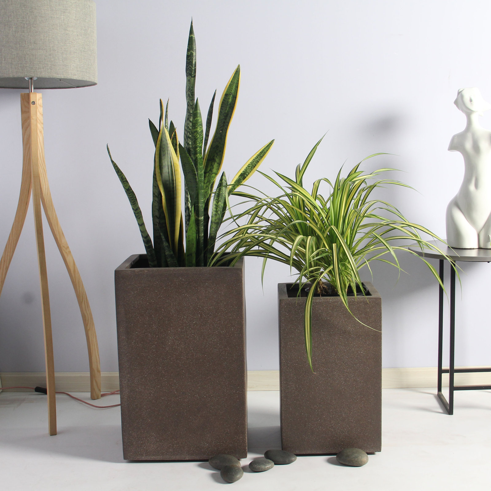 Mariano 15" Pot Planter, Brown