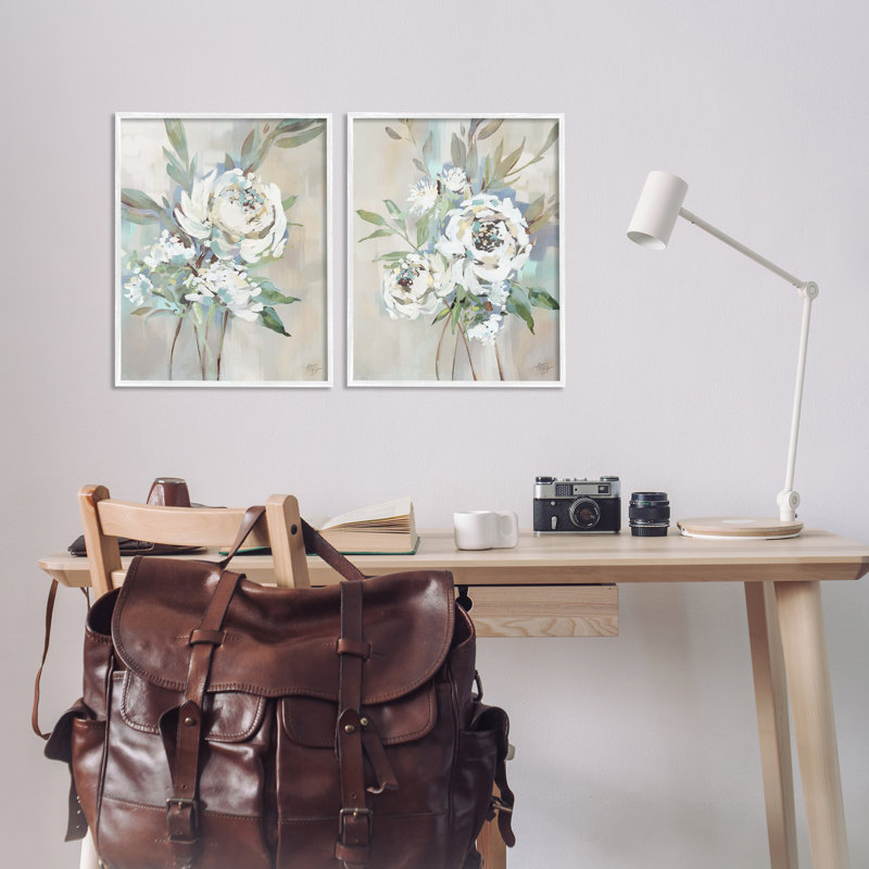  Ensemble de 2 giclées de roses antiques par Nina Blue, H 20 po x l 16 po, Estampe numérique encadrée blanc bord de mer