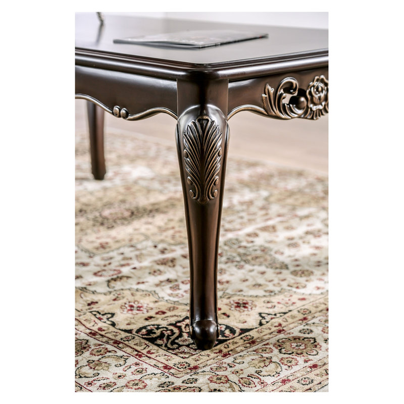 Table de bout en bois massif Traditional avec pieds en cabriole courbés et détails sculptés au fini java