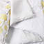 Merveilleux édredon avec draps de lit - Grand jaune et feuille grise, impression délicate-124477638