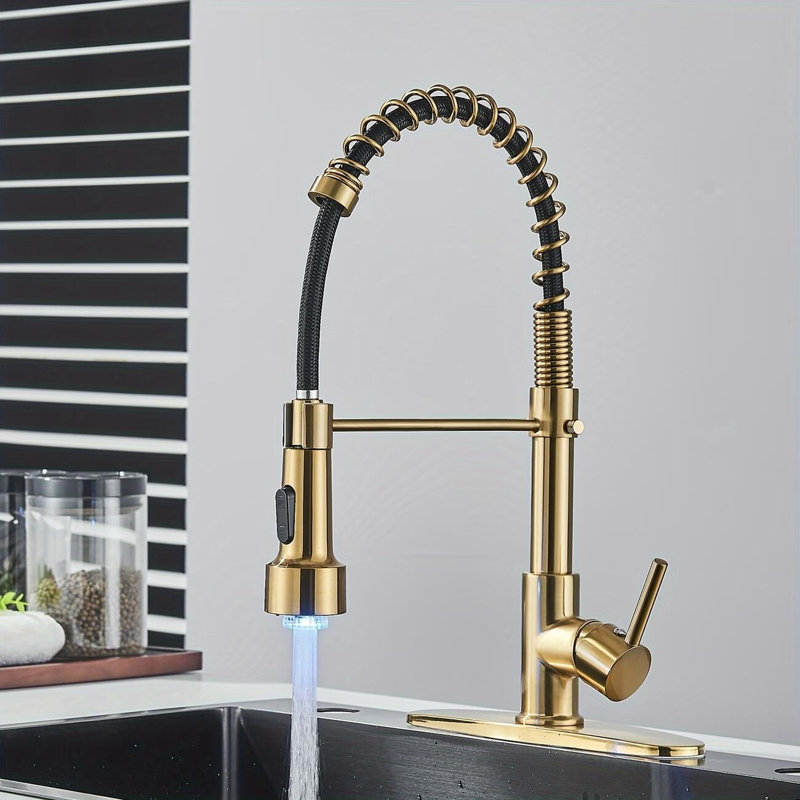 Robinets de cuisine dorés avec douchette rétractable à une lumière DEL à poignée simple 1 ou 3 trous avec plaque de pont pour vasque de camping-car Farmhouse