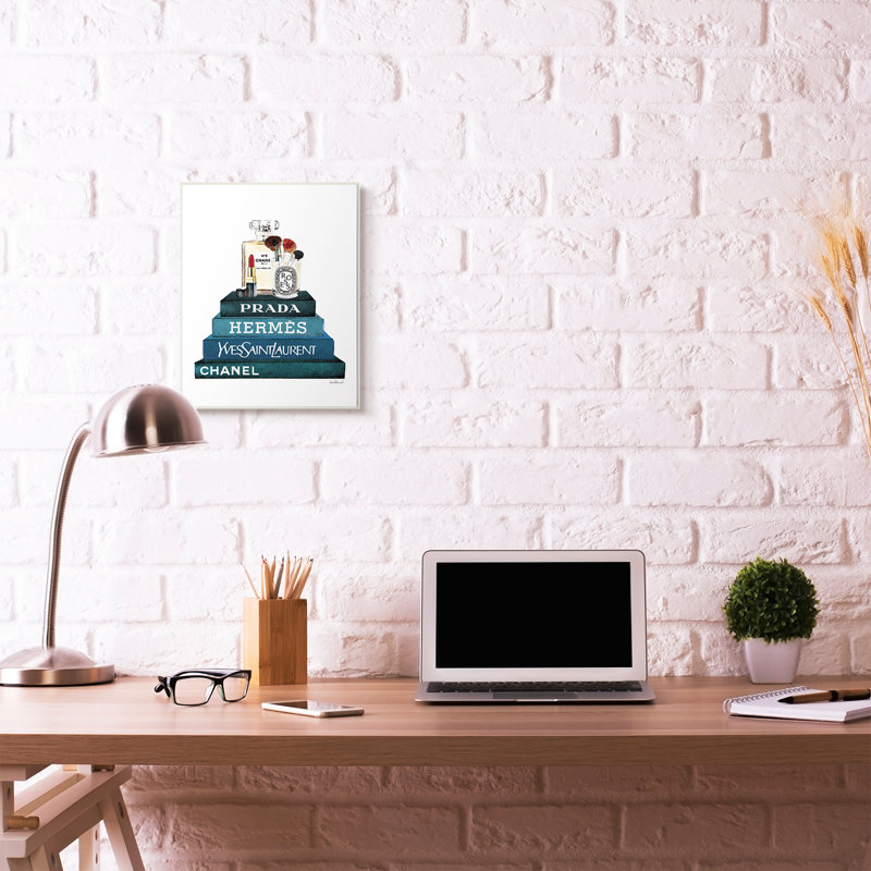 «Fashion Designer Makook Bookstack Blue», art textuel, Plaque murale, H 19 po x l 13 po