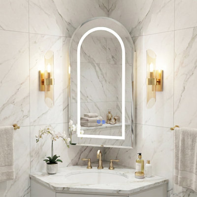 Armoire à pharmacie de coin à DEL avec miroir, désembueur à une touche, armoire de coin de salle de bain murale à miroir arquée 15,7 po x 29,5 po pour les petites salles de bain ou les espaces restreints