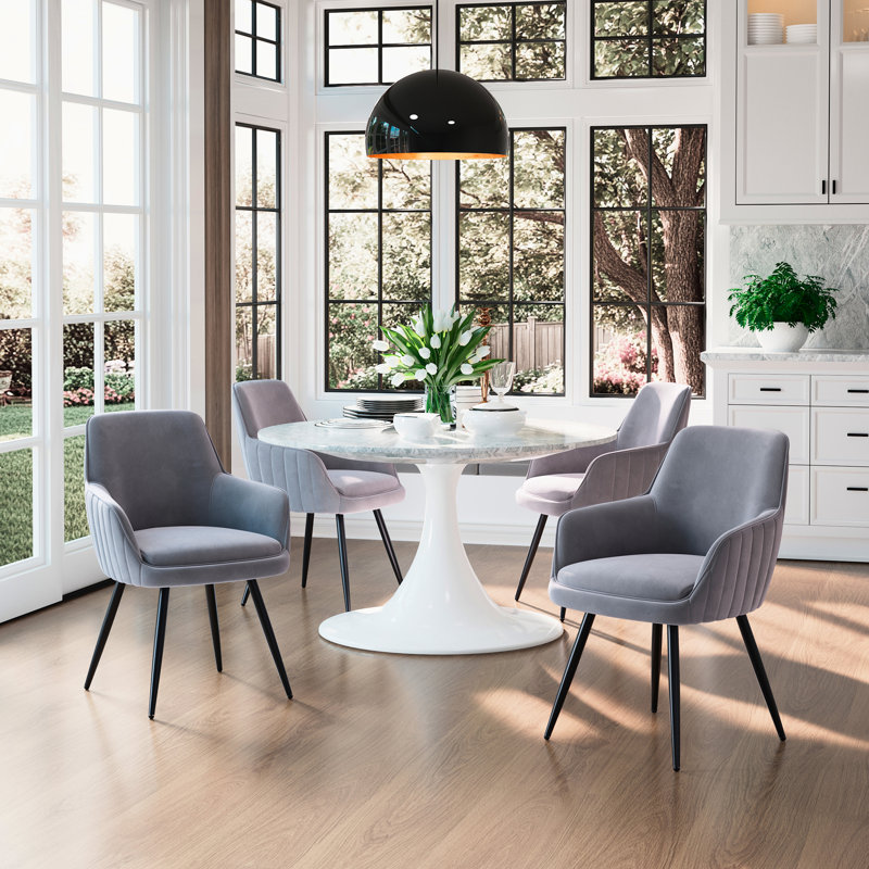 Moderne Mid-Century de 2 chaises d'appoint rembourrées grises avec dossier en forme de velours, pieds en métal noir pour les espaces de vie principaux