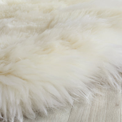 Mera Handmade Sheepskin White Area Rug