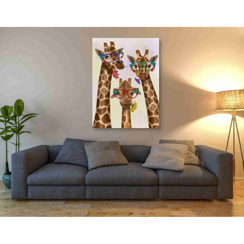 «Giraffe and Flower Glasses, Trio» par Fab Funky, art mural sur toile, H 54 po x l 40 po x P 1,5 po