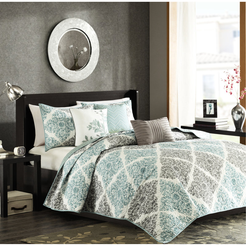 King/ King Quilt . 6 Piece, Microfiber With Leaf Print Design, Soft Brushed Fabric, 2 Shams, 3 Pillows Bedding Printed Microfiber, Vermicelli Quilting, Decorative