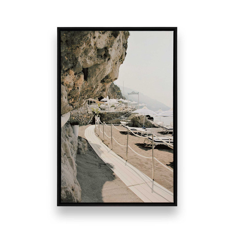 Impression sur toile Beachfront Serenity, H 30,75 po x l 20,75 po x P 1,75 po, Cadre flottant noir satiné