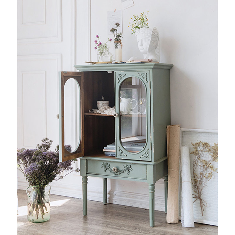 Armoire d'appoint en cèdre de style rétro