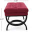 Élégant banc en tissu rouge avec un capitonnage exquis et un revêtement lisse d'un design élégant