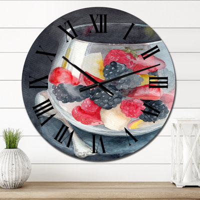 Verre avec baies rouges et bleues - Horloge murale de ferme