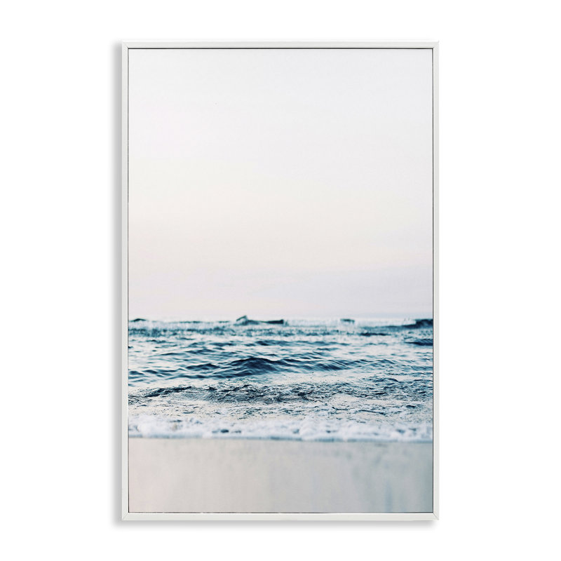 «Subtle Beach Waves», art de la giclée encadrée par Sissi et Seb, Giclée encadrée blanc bord de mer, H 18 po x l 12 po