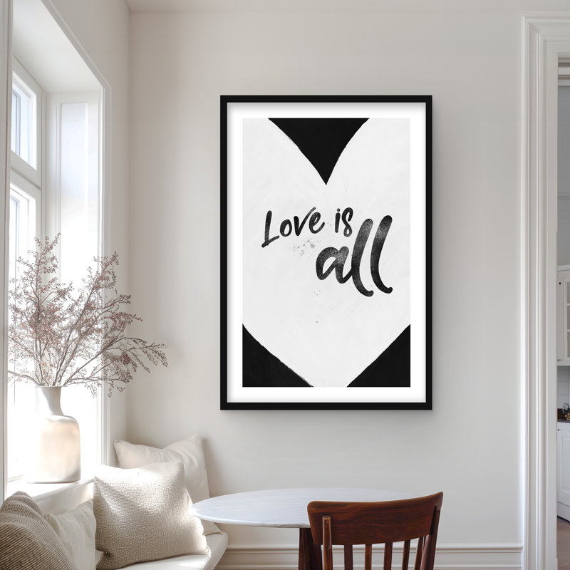 «Love is all» - Reproduction matelassée monochrome encadrée, Noir, Blanc ; noir