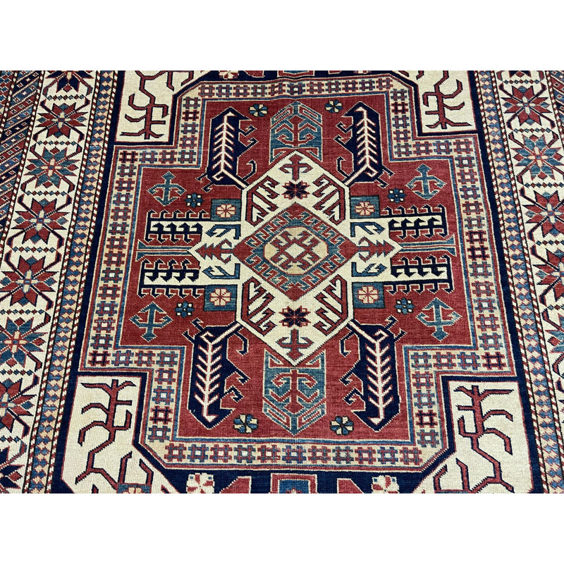 Tapis tribal unique en son genre