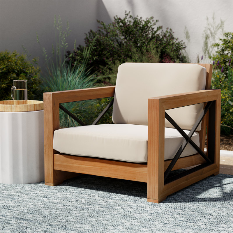 Vella Outdoor Lounge Chair