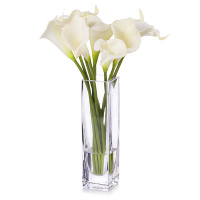 Arrangement floral de lys dans un vase