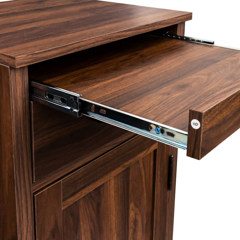 Buffet modulaire en noyer brun pour créer un bar à vin accueillant